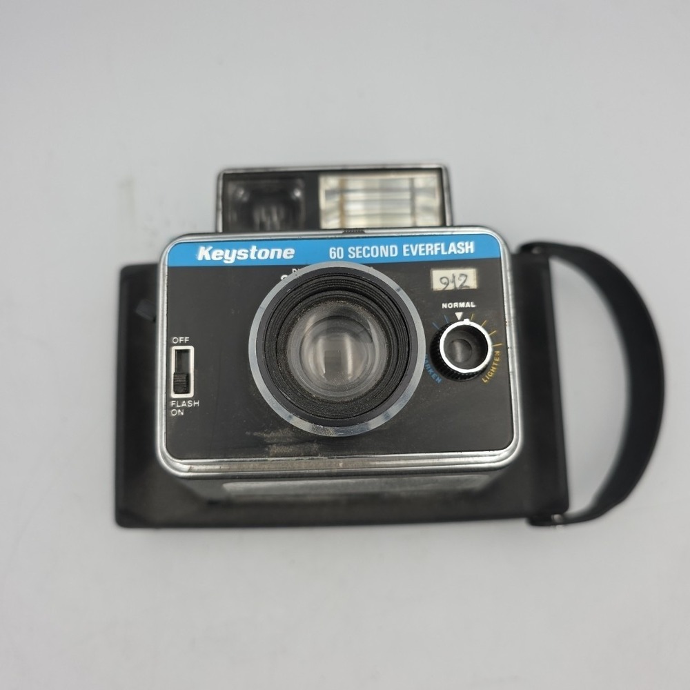 VINTAGE KEYSTONE 60 SECOND EVERFLASH CAMERA Model 800 UNTESTED Black & White